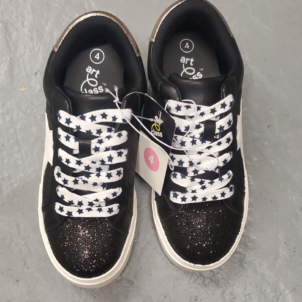Art Class Black and White Sneakers with Classic Design